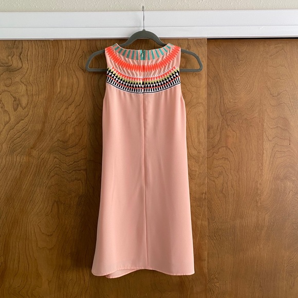 Gianni Bini mini with embroidered neckline - Picture 2 of 4